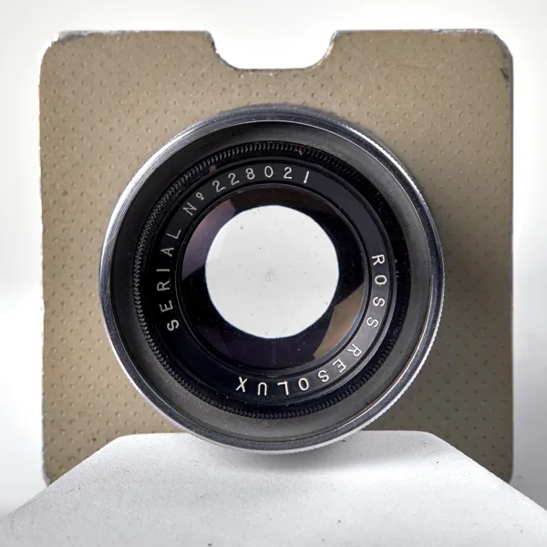OBJEKTIV. Ross Resolux Serial No 228021. 1955-56.