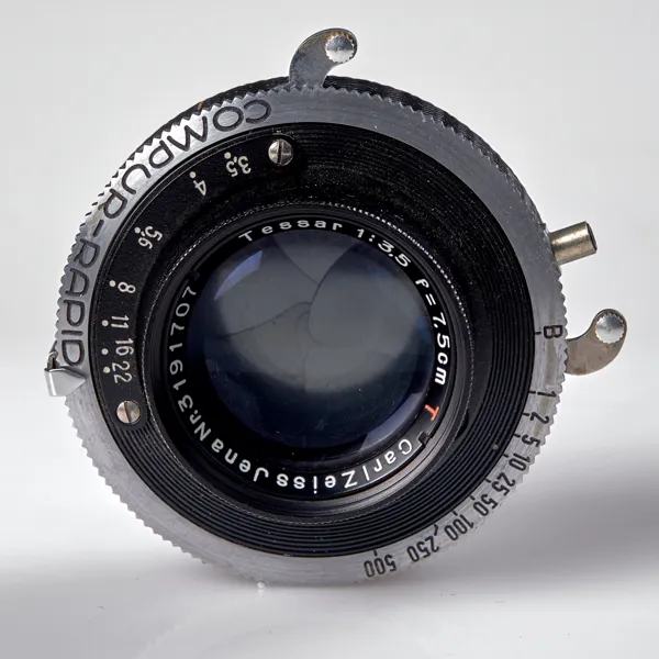 OBJEKTIV. Carl Zeiss Jena Nr 3191707 Tessar 1:3,5 f=7,5 cm T. 1948.