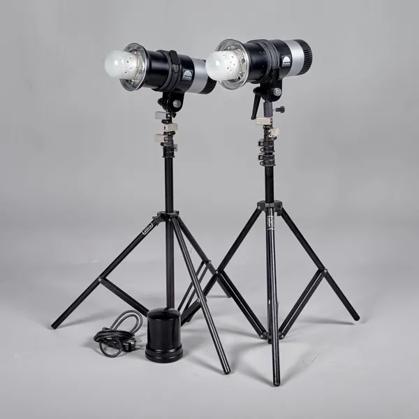 STUDIOBLIXTAR. 1 par. Profoto Propact. 1980-90-tal. 2 stativ medföljer.
