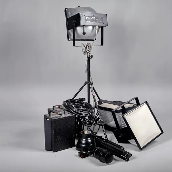 PARTI PROFOTO. 1 par Pro-1, blixthuvud, 3 stycken Pro-32.