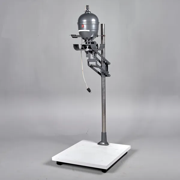 MÖRKRUMSFÖRSTORINGSAPPARAT. Leitz Focomat 1C. Objekt Focotar 2 1-.4,5/50. 1950-60-tal.