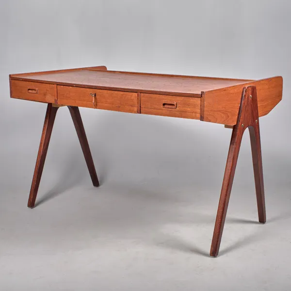 BENGT RUDA. Skrivbord. Teak. 1950-tal.