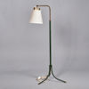 JOSEF FRANK. Golvlampa. Mässing och grönlackerad. Modell 1842. Firma Svenskt Tenn.