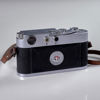 KAMERA. Ernst Leitz Wetzlar. Leica M 2. Serienummer 1019758. 1961. Objektiv. Canon Lens 35 mm f:1.8 No. 21886.
