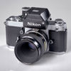 KAMERA. Nikon. F2 7426131. Objektiv. Micro-Nikkor 55 mm 1:2,8 330007. 1970-tal.