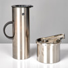 ARNE JACOBSEN. Ishink. Stelton. ERIK MAGNUSSEN. Kanna. Stelton.