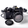 KAMERA. Nikon. FM2. Serienummer 7529705. 1988-89. Objektiv. AF Nikkor 50 mm 1:14. Blixt. Speedlight SB-22.