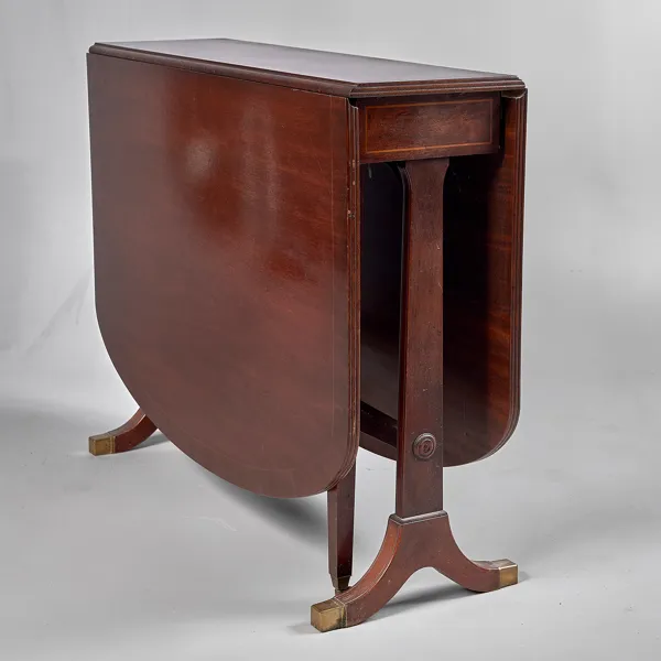 SLAGBORD. Mahogny. Engelsk stil. 