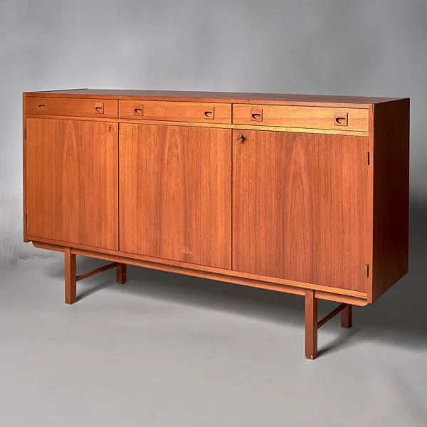 SIDEBOARD. Teak. 1960-tal.