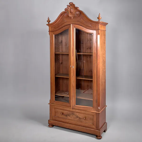 BOKSKÅP. Mahogny. Omkring 1900.