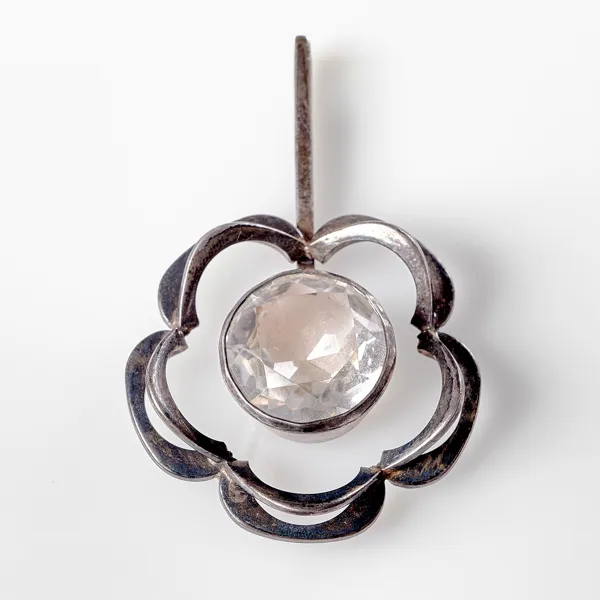 KARL-ERIK PALMBERG. Hänge. Sterlingsilver med bergkristall. Alton. 1992.