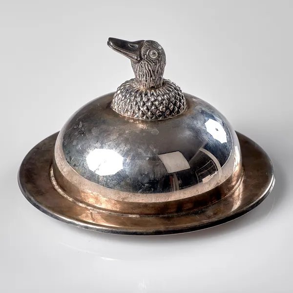 SMÖRGÖMMA. Nysilver och glas. 1900-talets andra hälft.