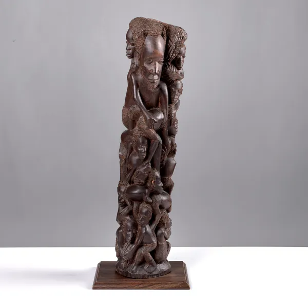 MAKONDE. Livsträd i snidat exotiskt trä. Tanzania. 1900-tal.
