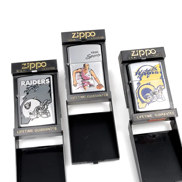TÄNDARE ZIPPO. 3 stycken. Sports Series. NFL Oakland, Basketball och NFL St. Louis Rams. 1996-1999.