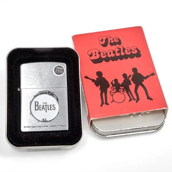 TÄNDARE ZIPPO. The Beatles. Drum Logo. Aplpe Corps Official Licensed Product. 2003.