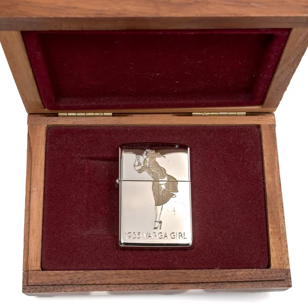 TÄNDARE ZIPPO. 1935 Varga Girl. Italy Edition. 1995.
