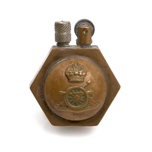TÄNDARE. Mässing. WWI. British Royal Artellery. Hexagonal. Storbritannien. 1910-tal.