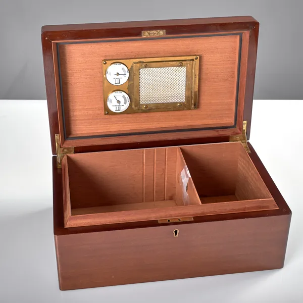 HUMIDOR. Mahogny. Dunhill.