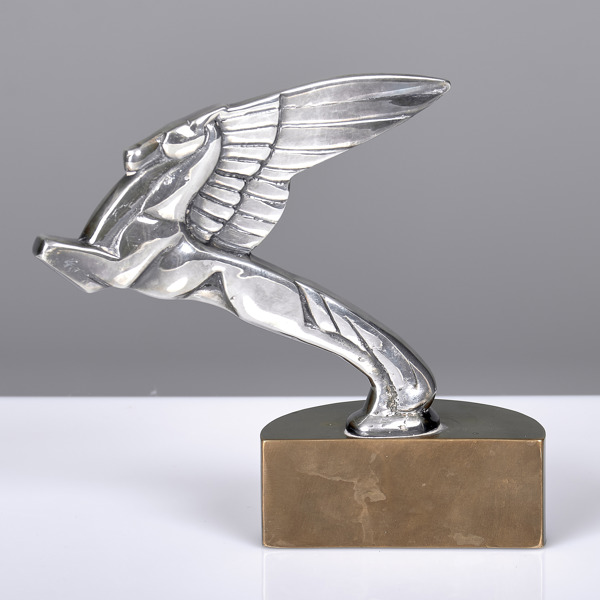 SKULPTUR. Brons och kromad metall. Pegasus. Kylarprydnad till Duesenberg 1933.