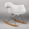 CHARLES OCH RAY EAMES. Gungstol. Glasfiber, metall och trä. Rocker chair. Herman Miller. 1900-talets slut.